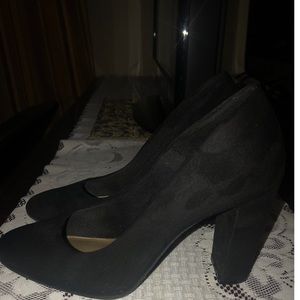 Suede block heel shoes